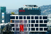 2 minuti faGli aumenti di prezzo di Netflix tra il 2017 e il 2024 erano illegittimiLo ha stabilito il tribunale di Roma: ora la piattaforma dovrà contattare i clienti coinvolti, che potranno richiedere un rimborso