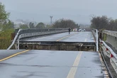 1 minuto faUn uomo risulta disperso nel crollo del ponte tra Abruzzo e MoliseLa pioggia intensa degli ultimi tre giorni ha causato allagamenti, frane, evacuazioni e molti danni in varie zone del centro Italia