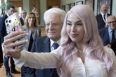 4 minuti faMattarella è sempre più pop e sempre più socialMa in qualche modo lo è sempre stato da quando è presidente della Repubblica, nonostante l'apparente aria da ingessato costituzionalista