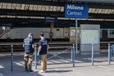 1 minuto faUn ragazzo di 22 anni è stato accoltellato e ucciso nella stazione ferroviaria di Milano Certosa