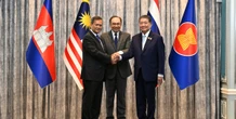 pochi secondi faThailandia e Cambogia hanno fatto un accordo per il cessate il fuocoDopo giorni di scontri e bombardamenti al confine, in cui sono state uccise almeno 30 persone