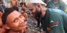 4 minuti faLa trovata illegale di alcuni missionari per evangelizzare le tribù isolate dell’AmazzoniaDove vivono i Korubo, in Brasile, sono state trovate delle piccole casse che diffondono messaggi biblici, ma non è l'unico caso