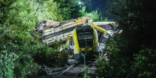 1 minuto faL’incidente ferroviario in Germania potrebbe essere stato causato da una franaÈ l'ipotesi principale, legata ai forti temporali: sono morte almeno tre persone, tra cui il macchinista