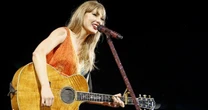 3 minuti faTaylor Swift farà diventare cool l’arancione?Tutta la campagna di marketing del suo nuovo disco gira attorno a quello che ha chiamato “Portofino orange glitter”