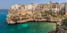 4 minuti faA Polignano a Mare un turista di 23 anni è morto per aver sbattuto la testa in un tuffo da una scogliera