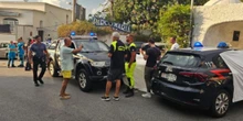 pochi secondi faLe indagini sulla sparatoria a IschiaUn uomo ha tentato di uccidere l'ex moglie, ora ricoverata a Napoli, e ha ucciso il compagno di lei e la madre, con cui era in vacanza sull'isola; poi si è sparato