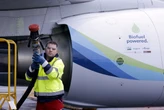 1 minuto faQuanto c’è da allarmarsi per la carenza di carburante per aereiL'Italia dipende molto dalle raffinerie del Golfo Persico e non può aumentare la sua produzione, ma per ora i problemi riguardano solo i prezzi