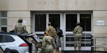 2 minuti faLe truppe della Guardia Nazionale stanno arrivando a Washington