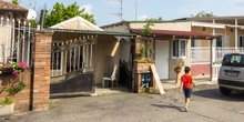 1 minuto faA Milano sono rimasti pochi campi romPer la maggior parte sono stati chiusi dal comune, che ha adottato un approccio più attento ai problemi sociali, dopo anni di sgomberi inefficaci