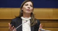 2 minuti faLa persona che comanda davvero al ministero della GiustiziaNo, non è il ministro Carlo Nordio, ma la sua capa di gabinetto Giusi Bartolozzi: lo dimostrano le indagini sul caso Almasri, tra le altre cose