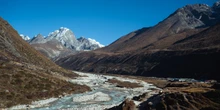 1 minuto faIl Nepal vuole far conoscere anche le sue altre montagneOltre all'Everest ce ne sono decine di alte e spettacolari, ora scalabili gratuitamente