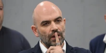 3 minuti faSono state confermate le condanne al boss Francesco Bidognetti e al suo ex avvocato, per le minacce a Roberto Saviano
