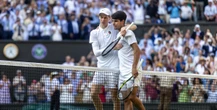 1 minuto faSinner e Alcaraz giocano un tennis a parteLa velocità dei loro scambi e la continuità con cui mantengono un ritmo altissimo è inarrivabile per chiunque, almeno per ora