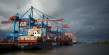 pochi secondi faLa tassa sulle emissioni delle navi da carico sta naufragandoGli Stati Uniti hanno fatto forti pressioni e usato metodi intimidatori per indurre decine di paesi a votare per rinviarla almeno di un anno