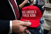 pochi secondi faI risarcimenti a chi era stato licenziato per aver criticato Charlie Kirk dopo il suo omicidioMesi dopo in tanti hanno raggiunto degli accordi con le proprie aziende o università appellandosi al Primo Emendamento, sulla libertà di parola