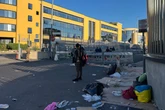 pochi secondi faIn coda all’ufficio immigrazione di Roma per ore, giorni, nottiLe truffe sul decreto flussi hanno fatto aumentare le persone che restano lì senza riparo e dormono sui marciapiedi: per evitarlo basterebbe poco