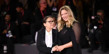 3 minuti faLe foto di venerdì a VeneziaÈ stato il giorno di un film che parla di un altro film, e di un film che ha come protagonista una pianta
