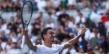 Il meno appariscente dei tennisti italiani di successoÈ Lorenzo Sonego, che ha raggiunto per la prima volta i quarti di finale di uno Slam e sta avendo una carriera un po' sottovalutata, per diversi motivi