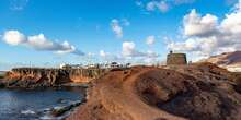 A Lanzarote non vedrete cartelloni pubblicitariL’isola delle Canarie li vieta da decenni, per tutelare il paesaggio per come lo intendeva César Manrique, l’artista che più di tutti contribuì a valorizzarla