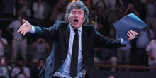 Il presidente argentino Javier Milei ha annullato il divieto per i civili di acquistare armi semiautomatiche
