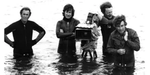 Una cosa divertente che Spielberg non farebbe mai piùLa storia delle disastrate riprese di “Lo squalo”, spesso a mollo e sempre incarognite, tanto che lui l'ultimo giorno scappò dal set
