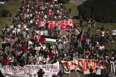 1 minuto faIn tutta Italia ci sono decine di manifestazioni in solidarietà alla Flotilla e a GazaSono proseguite in varie città le mobilitazioni spontanee iniziate ieri sera dopo che l'esercito israeliano ha arrestato gli attivisti a bordo