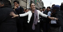 pochi secondi faClaudia Sheinbaum ha superato le aspettativeNel primo anno di mandato la presidente del Messico ha saputo farsi strada tra un predecessore ingombrante e vari problemi, tra cui Donald Trump