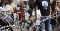 1 minuto faGli effetti in Israele dei video degli ostaggiQuelli pubblicati in questi giorni hanno provocato orrore e rafforzato le polemiche delle famiglie contro il governo di Netanyahu