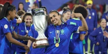 1 minuto fa39 anni, un ritiro, un ritorno inaspettato e una doppietta in finale di Copa AméricaÈ ciò che ha fatto di recente Marta, la più forte calciatrice brasiliana di sempre