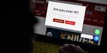 pochi secondi faVerificare l’età degli utenti online per ora non è una buona ideaNon è sicuro e può finire come nel Regno Unito, dove sono stati bloccati ai minorenni contenuti sulle mestruazioni e su Gaza
