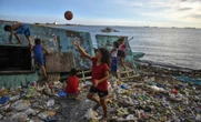 1 minuto faLancet dice che dovremmo preoccuparci molto di più della plasticaSecondo la rivista medica è un «pericolo grave, crescente e poco riconosciuto per la salute umana e del pianeta»