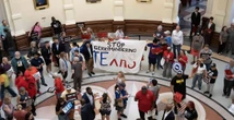 2 minuti faPur di bloccare una legge, in Texas alcuni politici hanno lasciato lo statoI Democratici stanno tentando di impedire ai Repubblicani di ridisegnare i collegi elettorali, in una storia locale dalle grandi implicazioni nazionali