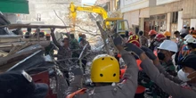 pochi secondi faI morti accertati nel crollo di una scuola in Indonesia sono 14, e ci sono ancora circa 50 dispersi