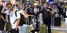 2 minuti faDalla Stazione Centrale di Milano non si entra e non si esceLa polizia sorveglia gli ingressi per evitare che entrino alcuni manifestanti filopalestinesi; la stazione peraltro è piena di passeggeri bloccati per via dello sciopero