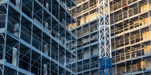Dopo quasi due anni, a Milano si torna a costruireÈ l’effetto delle nuove regole introdotte dal comune, dopo le inchieste che hanno fermato molti grandi cantieri