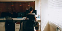 Per chi non vede, navigare su internet è ancora molto faticosoSiti e app poco accessibili rendono difficili o impossibili azioni anche banali: ma un nuovo regolamento europeo potrebbe cambiare qualcosa