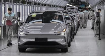 Perché in Cina si esportano auto nuove come se fossero usateIn breve: è conveniente, anche se avrebbe poco senso in quasi qualsiasi altro paese, e serve anche a migliorare i dati di crescita economica