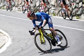 pochi secondi faJonas Vingegaard ha staccato tutti al Giro d’ItaliaHa vinto la prima tappa con arrivo sulle Alpi, prendendosi la maglia rosa e confermando di essere il grande favorito per la vittoria finale