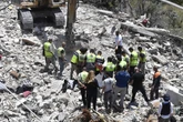 1 minuto faDue bombardamenti israeliani in Libano hanno ucciso dieci persone, tra cui sei operatori sanitari e un bambino