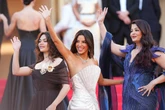 4 minuti faLe foto di venerdì a CannesCon Monica Bellucci, Eva Longoria, Xavier Dolan e Gillian Anderson