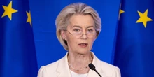 1 minuto faLa Commissione Europea ha confermato di non aver conservato i messaggi fra Ursula von der Leyen e il CEO di Pfizer Albert Bourla, al centro del Pfizergate