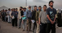 3 minuti faI molti afghani costretti a tornare in AfghanistanL’Iran ne ha espulsi 1,5 milioni e il Pakistan 800mila, con violenze e accuse poco circostanziate: ritrovano un paese povero e senza libertà