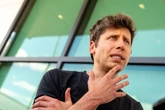 pochi secondi faDi Sam Altman non si fida prima di tutto chi ci lavora assiemeUn’inchiesta del New Yorker descrive una delle persone più influenti nel campo dell’intelligenza artificiale come un bugiardo cronico