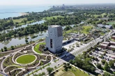 2 minuti faLe foto della nuova “biblioteca presidenziale” di ObamaÈ stata costruita nel South Side di Chicago, l'edificio principale è alto 70 metri ed è stato soprannominato "Obamalisk"
