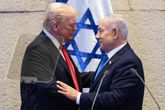 pochi secondi fa«Non sei più in guerra, Bibi»L'ha detto in tono un po' scherzoso Trump a Netanyahu, in un discorso al parlamento israeliano pieno di espressioni enfatiche e figurate