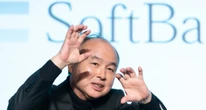 1 minuto faLa società giapponese SoftBank ha venduto tutte le sue azioni di Nvidia per 5 miliardi di euro: li investirà nel settore dell’AI