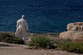 19 ore faI luoghi che il papa ha visitato a Lampedusa hanno tutti una storiaLegata soprattutto alle migrazioni e alle morti nel mar Mediterraneo, vista la posizione dell'isola, ma anche a pirati e calciatori