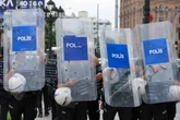 22 ore faLa Turchia sta usando l’incontro della Nato per aumentare la repressioneCentinaia di persone sono state arrestate, formalmente per ragioni di sicurezza: sono in gran parte attivisti e membri dell'opposizione a Erdogan