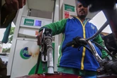 20 ore faIn che senso adesso c’è troppo petrolio?!?Venti giorni dopo la riapertura dello stretto di Hormuz i prezzi sono crollati e la produzione sta riprendendo: ma occhio alle previsioni
