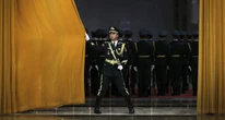 4 minuti faXi Jinping sta rimuovendo un sacco di ufficiali dall’esercito cineseAncora più del solito: e questo ha fatto partire un gran numero di ipotesi